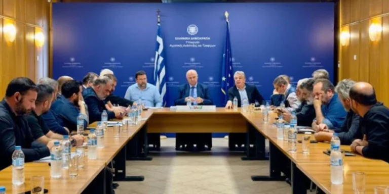 Αγρότες: Συνάντηση Τσιάρα με εκπροσώπους της Κρήτης-Κλιμακώνουν στη Θεσσαλία