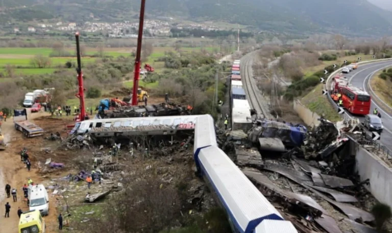 Τέμπη: Οι πρώτες εικόνες από τα δύο μνημεία για τα θύματα που θα τοποθετηθούν σε Θεσσαλονίκη και Αθήνα