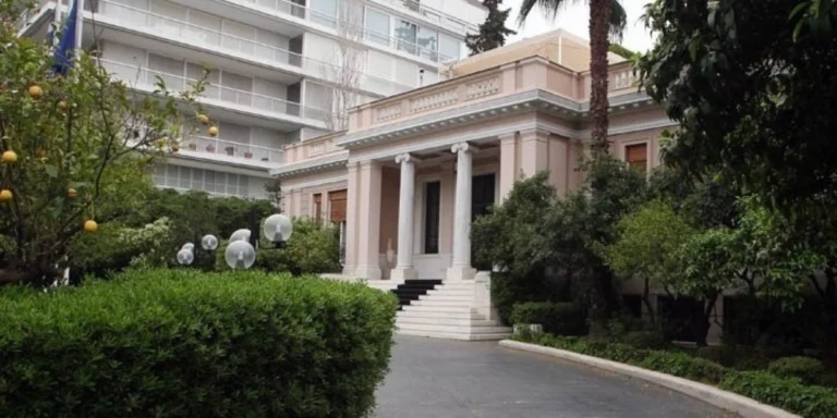 Σαντορίνη: Ολοκληρώθηκε η σύσκεψη στο Μαξίμου για τους σεισμούς – Προληπτικά τα μέτρα, υπάρχει εγρήγορση, δήλωσε ο Κικίλιας