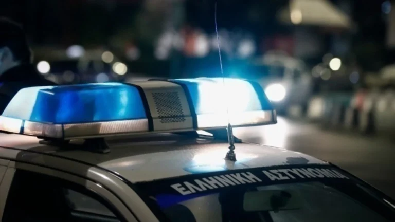 Εξάρχεια: Άγνωστοι πέταξαν πέτρες και μολότοφ σε αστυνομικούς τα ξημερώματα