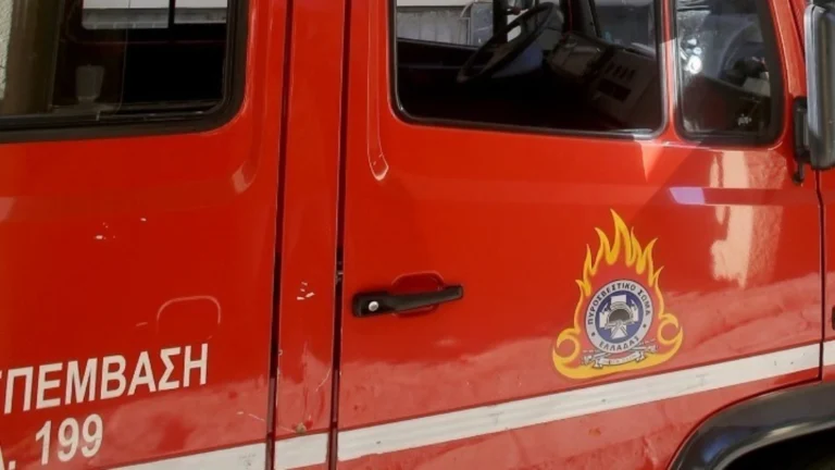 Φωτιά σε δεξαμενή στα Ναυπηγεία Σκαραμαγκά