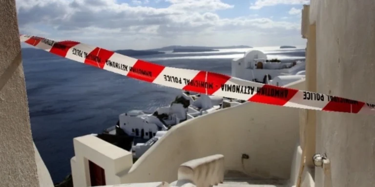 Η απόλυτη ερήμωση στη Σαντορίνη-Οι σεισμολόγοι «βλέπουν» σεισμό 6 -6.5 ρίχτερ