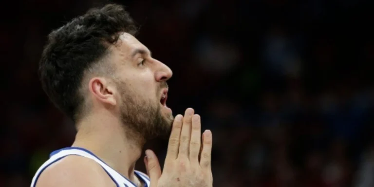 NBA: Οι Σάρλοτ Χόρνετς αντάλλαξαν τον Βασίλιε Μίσιτς με τον Γιουσούφ Νούρκιτς των Φοίνιξ Σανς