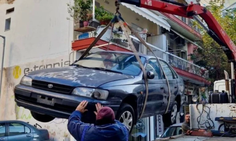 Δήμος Θεσσαλονίκης: Απομακρύνει 700 εγκαταλελειμμένα οχήματα από τους δρόμους