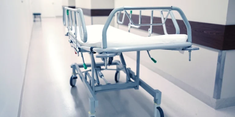 ΔΥΠΑ: Άνοιξαν οι αιτήσεις για 500 προσλήψεις τραυματιοφορέων