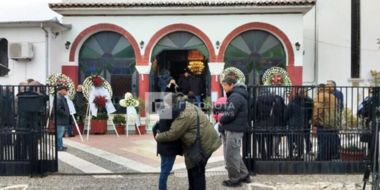 Βόλος: Θρήνος στην κηδεία του οδηγού που δολοφονήθηκε στους Γόννους Λάρισας