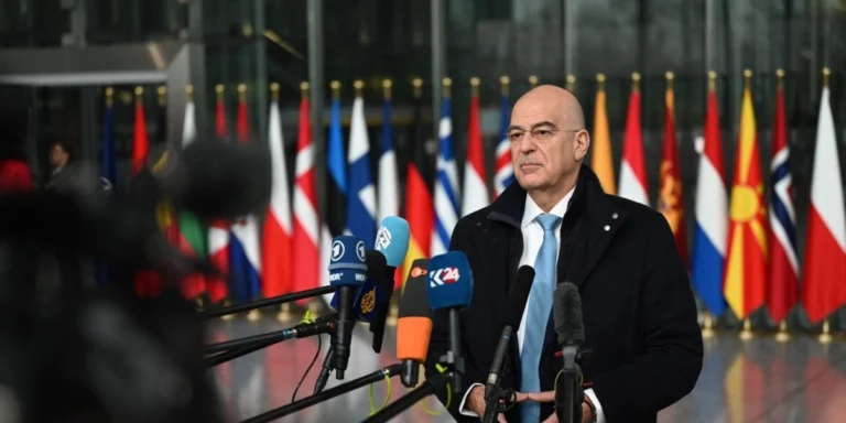 Δένδιας: Στις Βρυξέλλες για τη συνεδρίαση του ΝΑΤΟ σχετικά με την άμυνα της Ουκρανίας