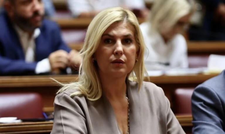 Στο ΠΑΣΟΚ η Ράνια Θρασκιά, θα συναντηθεί αύριο με Ανδρουλάκη – Έπεται ο Πέτρος Παππάς
