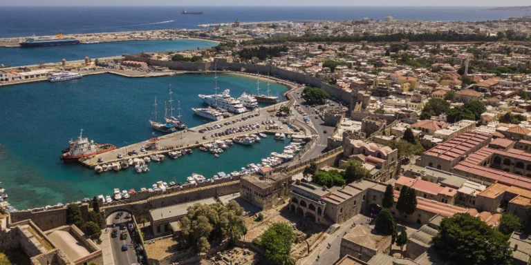Σύμη: Στην ψυχιατρική κλινική Ρόδου οδηγείται ο 15χρονος-Εξέταση και για την 13χρονη