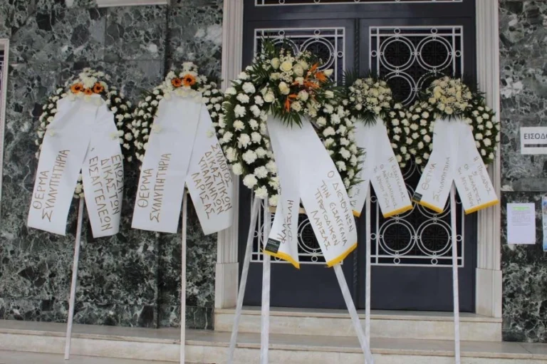 Σε κλίμα οδύνης η κηδεία του Βασίλη Καλογήρου