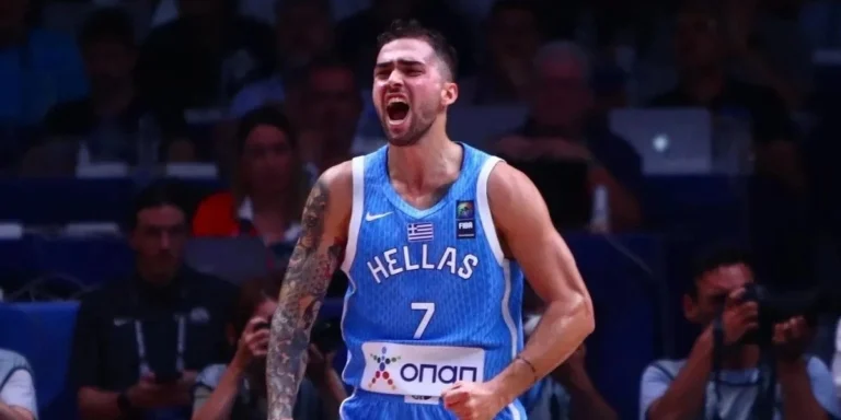 Eurobasket 2025: Με τα «μαγικά» Τολιόπουλου και Παπαπέτρου πέρασε η Εθνική στα τελικά