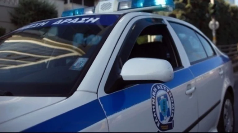 Ηράκλειο: Άνδρας τριγυρνούσε γυμνός με ματωμένο μπαλτά