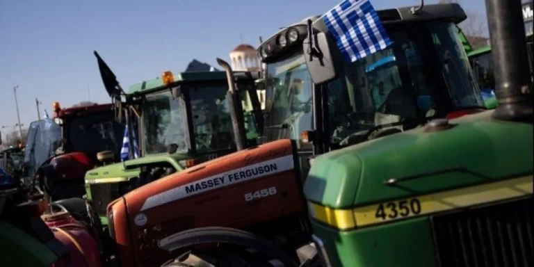 Αγρότες: Αποχωρούν από τα μπλόκα της Θεσσαλίας χωρίς να σταματούν τις διεκδικήσεις