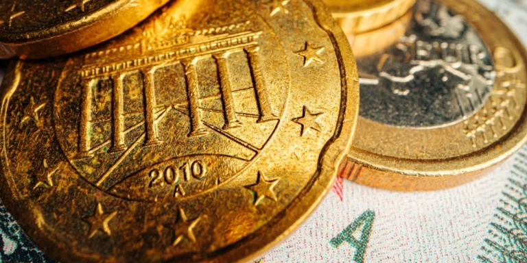 Γερμανία: Άνοδος του ευρώ έναντι του δολαρίου μετά τη νίκη Μερτς στις εκλογές