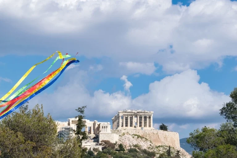 Καιρός- Καθαρά Δευτέρα: Bροχές, χιόνια και πτώση της θερμοκρασίας