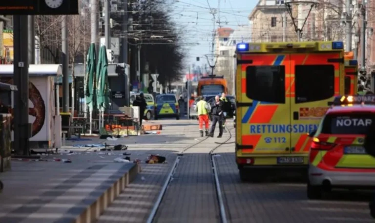 Γερμανία: Τα σενάρια που εξετάζουν οι Αρχές για το κίνητρο του δράστη ο οποίος έπεσε πάνω σε πλήθος – Δύο οι νεκροί