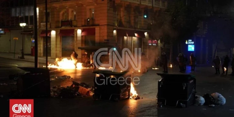 Σύνταγμα: Επεισόδια στη συγκέντρωση για Τέμπη