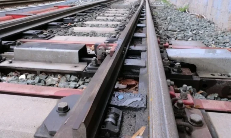 Ημαθία: Μαθητής χτυπήθηκε από τρένο ενώ πήγαινε στο σχολείο – “Είναι καλά στην υγεία του