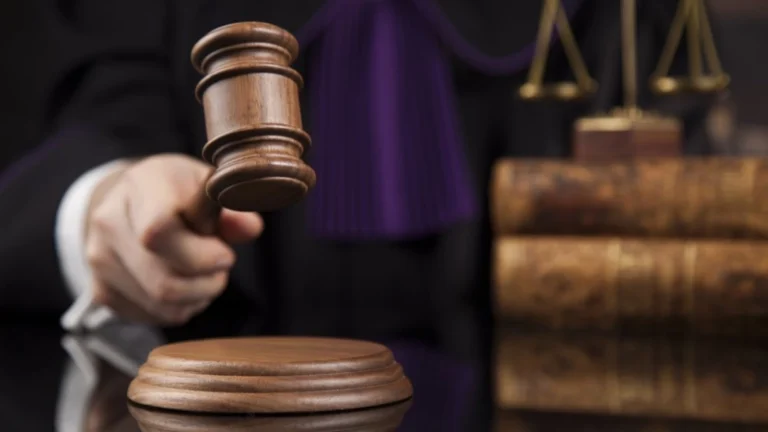Στο Μισθοδικείο η επαναφορά 13ου και 14ου μισθού στο Δημόσιο