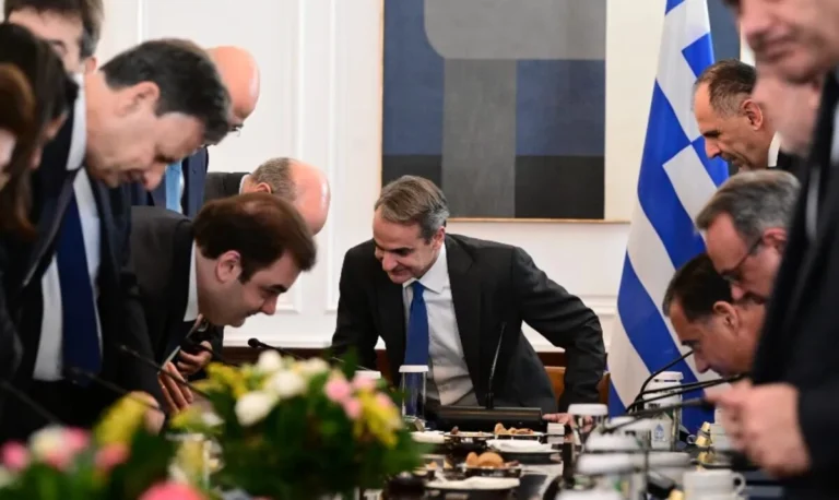 Χωρίς μέλλον «βλέπει» η αντιπολίτευση το νέο κυβερνητικό σχήμα