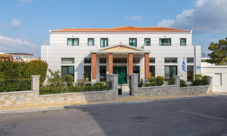 Κλείδωσαν γυναίκα σε τουαλέτα στο ΚΑΠΗ Κερατέας κατά λάθος-Έμεινε εκεί όλη νύχτα