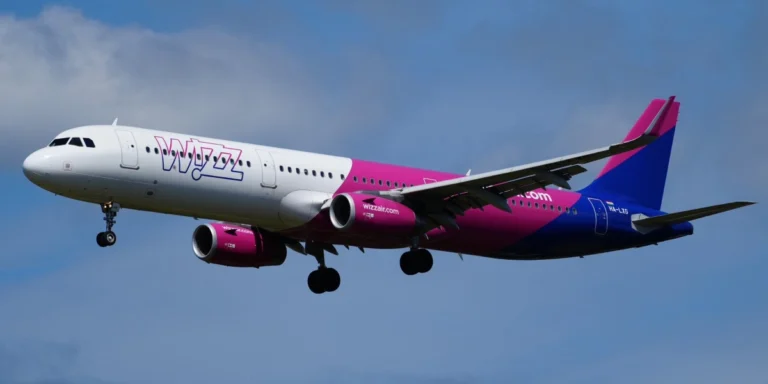Wizzair: Επέμβαση της ΕΛΑΣ για την απομάκρυνση μεθυσμένης επιβάτιδας από πτήση