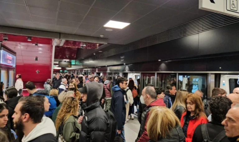 Καθυστερήσεις και ταλαιπωρία στο Μετρό Θεσσαλονίκης λόγω του τεχνικού προβλήματος