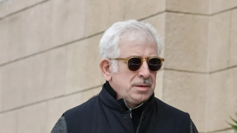 Δίκη Φιλιππίδη: «Είχε σχέσεις με κοπέλες εν γνώσεις της συζύγου του»