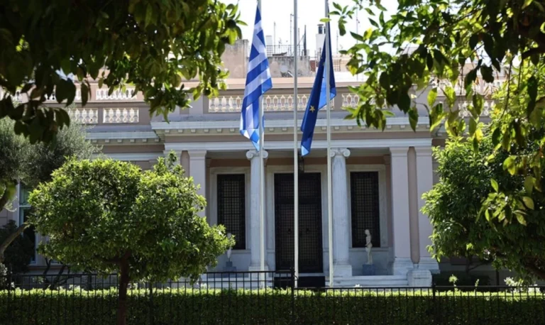 Επανεκκίνηση για την κυβέρνηση: Την Τετάρτη ανακοινώνεται ο νέος κατώτατος μισθός και το σχέδιο αναδιοργάνωσης των σιδηροδρόμων