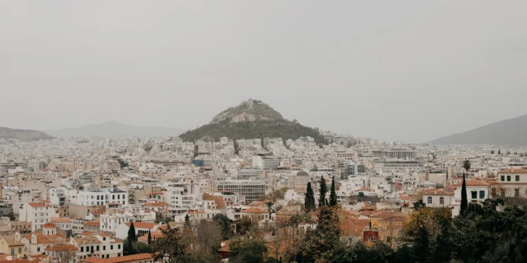 Καιρός: Νοτιάδες και αφρικανική σκόνη- Τοπικές βροχές και καταιγίδες στα δυτικά