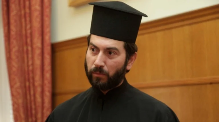 Κιβωτός του Κόσμου: Αναβλήθηκε για τον Οκτώβριο η δίκη του πατέρα Αντωνίου