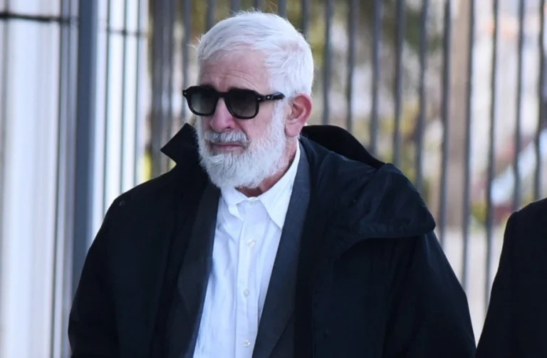 Πέτρος Φιλιππίδης: Ένταση με τον Σπύρο Μπιμπίλα – «Και για σένα έχει γίνει καταγγελία, όπως και για τον Πασχάλη Τσαρούχα»