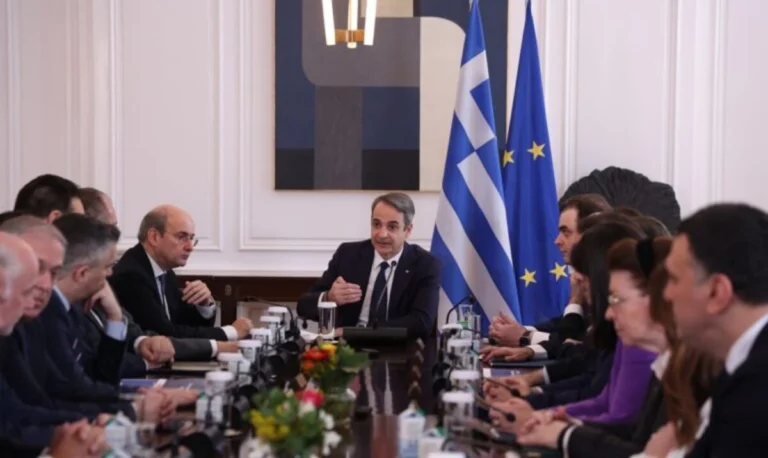 Μέγαρο Μαξίμου: Γκρίνια μετά το “αντάρτικο” υπουργών και βουλευτών για τις αυξήσεις στα σώματα ασφαλείας