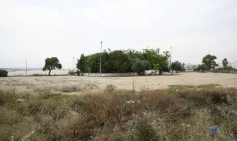 Άνοιγει η πλατφόρμα για τον καθαρισμό οικοπέδων – Πρόστιμα και φυλάκιση για τους αμελείς
