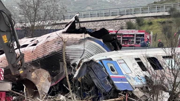 Τέμπη: Συνομιλία μεταξύ του σταθμάρχη και του ρυθμιστή έλξης λίγο μετά τη σύγκρουση των τρένων
