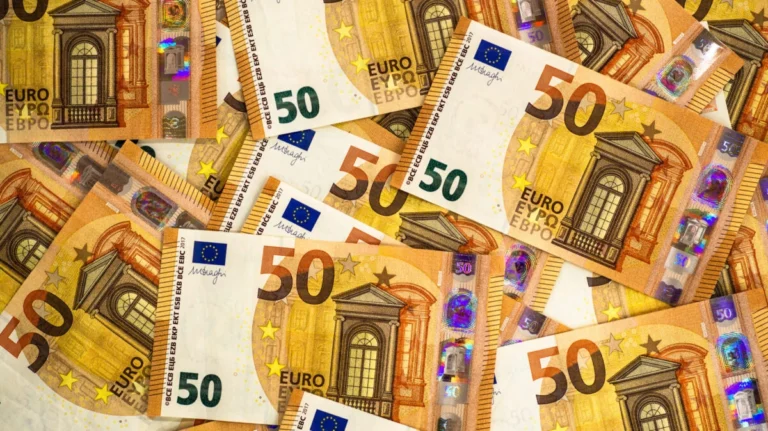 Αναδρομικά έως 2.619 ευρώ μέσα στον Μάιο για συνταξιούχους