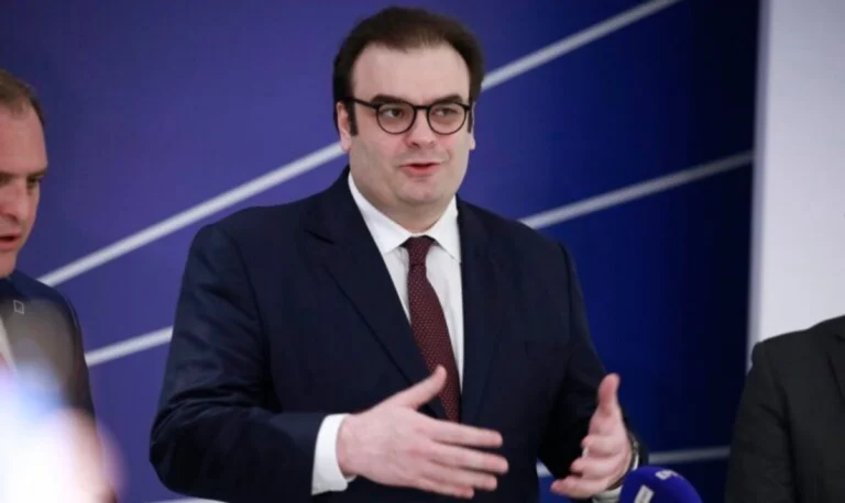 Πιερρακάκης: Δε συζητάμε την επιστροφή του 13ου και 14ου μισθού
