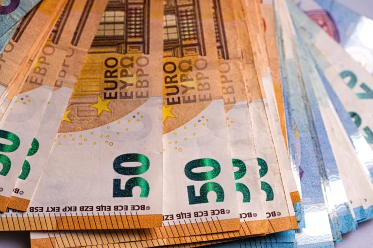Οι πληρωμές από e-ΕΦΚΑ και ΔΥΠΑ έως τις 17 Απριλίου
