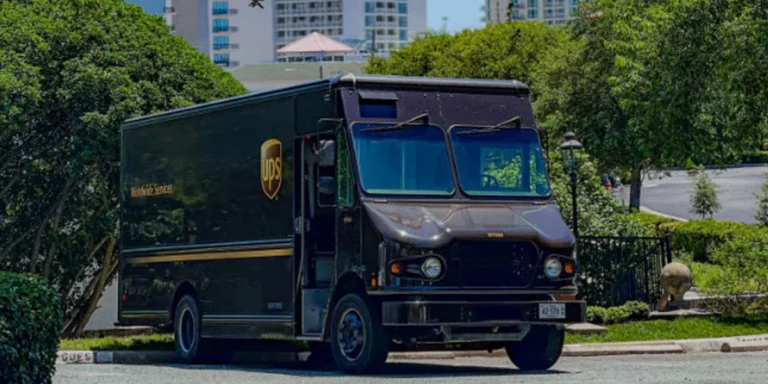 UPS: Προς απόλυση 20.000 εργαζόμενοι μετά τις περικοπές στη συμφωνία με την Amazon