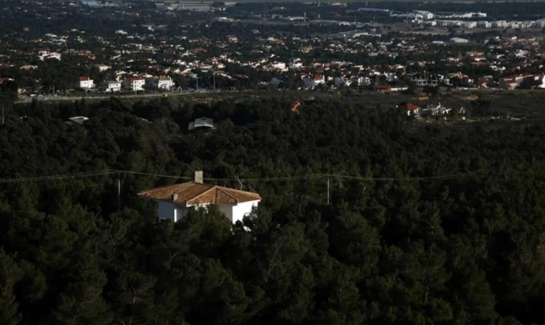 Πώς το υπουργείο Περιβάλλοντος θα δώσει λύση σε όσους μένουν έξω από τις οριοθετήσεις των οικισμών
