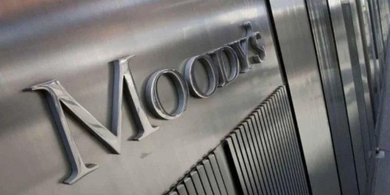 Moody’s: Υποβάθμισε το αξιόχρεος των ΗΠΑ – Σφοδρή αντίδραση από τον Λευκό Οίκο