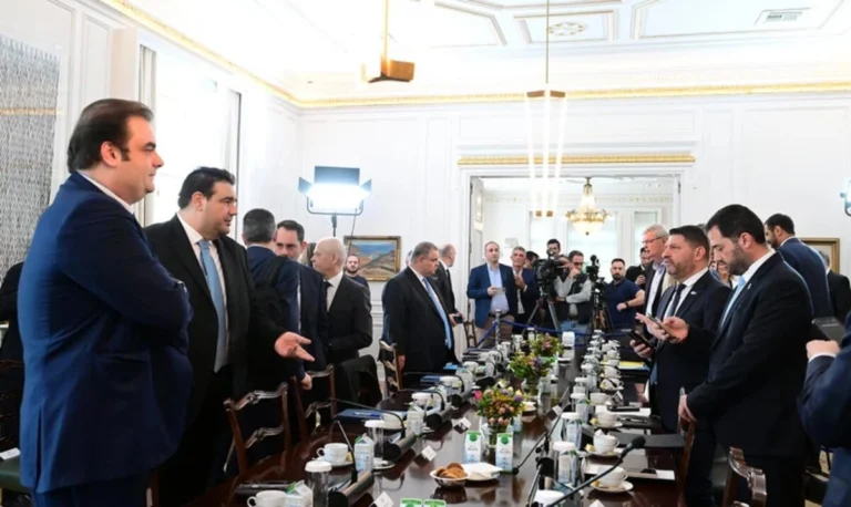 Μητσοτάκης για τους οικισμούς: Η κυβέρνηση έχει δεσμευτεί ότι θα φέρει μια λύση νόμιμη, σταθερή αλλά κυρίως λειτουργική