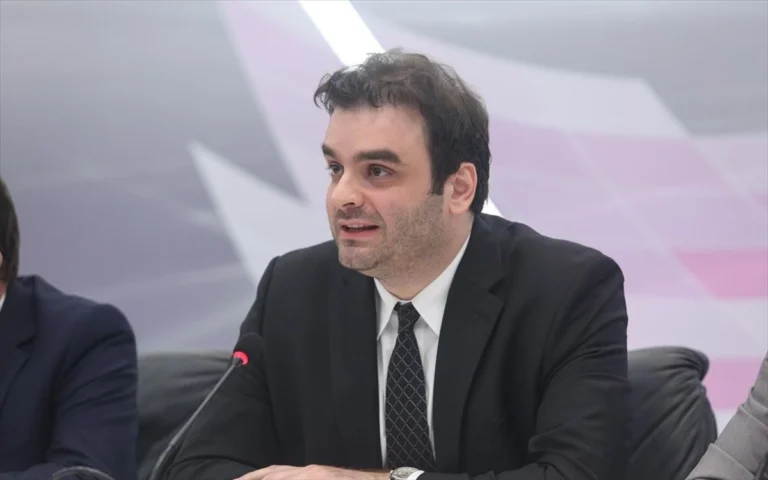 Σε διαβούλευση το νομοσχέδιο για τα 250 ευρώ σε συνταξιούχους και ΑμεΑ, την επιστροφή ενοικίου και τις φοροελαφρύνσεις για ανακαίνιση
