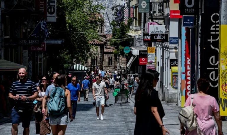Αυξάνεται δραματικά το ποσοστό των εργαζομένων-φτωχών στην Ελλάδα – Δεύτερη χειρότερη θέση στην ΕΕ