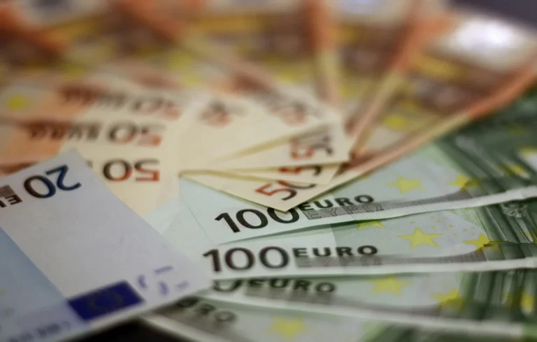 Επιδόματα ΟΠΕΚΑ: Σήμερα καταβάλλονται στους δικαιούχους