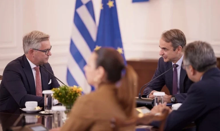 Μητσοτάκης σε επίτροπο μετανάστευσης: Οι Αρχές της ανατολικής Λιβύης οφείλουν να αναλάβουν δράση για να μειωθούν οι ροές προς την Ελλάδα
