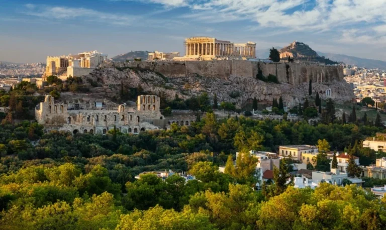 Financial Times για τα 10 χρόνια από το 2015: Πώς επέστρεψε η Ελλάδα από τον γκρεμό – Η κωλοτούμπα Τσίπρα και το μεγάλο comeback