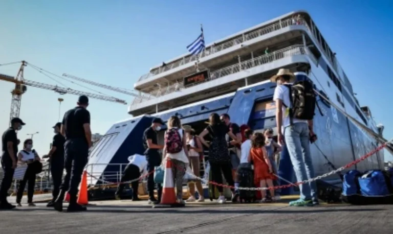 Ακτοπλοϊκά εισιτήρια: Ένας μισθός για το ταξίδι οικογένειας με δύο παιδιά