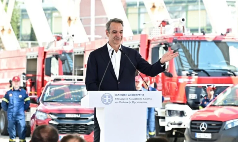 Παραδόθηκαν 164 νέα οχήματα στην Πυροσβεστική – Μητσοτάκης: Καθημερινά η πατρίδα προοδεύει και κάνει βήματα μπροστά