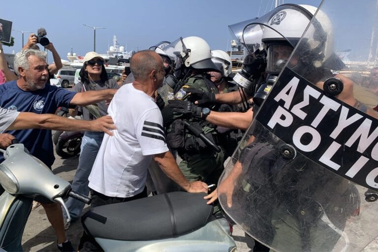 Η ανακοίνωση της ΕΛ.ΑΣ. για τις συλλήψεις και τα επεισόδια στο λιμάνι της Ρόδου κατά την άφιξη Ισραηλινών τουριστών